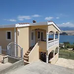 Rita Apartman Pag Town